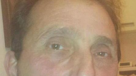 Va a veder giocare il figlio. «Sto male»: muore a 62 anni