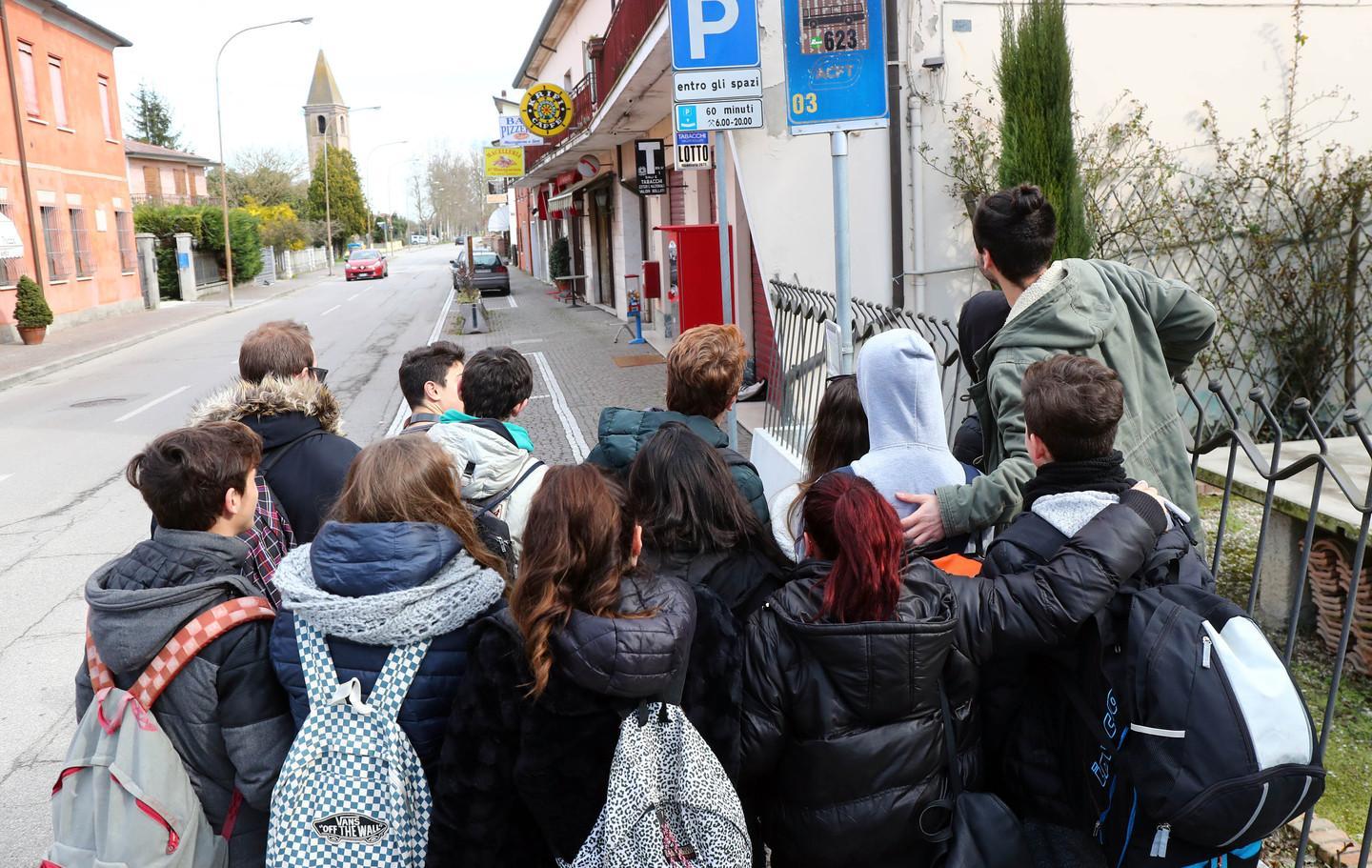 Studenti in piedi Arriva un nuovo bus per ridurre i disagi 