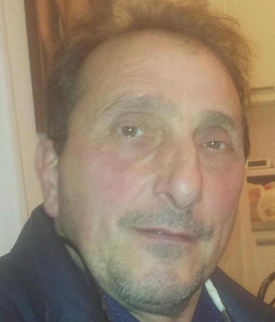 Muore storico negoziante Era a veder giocare il figlio 