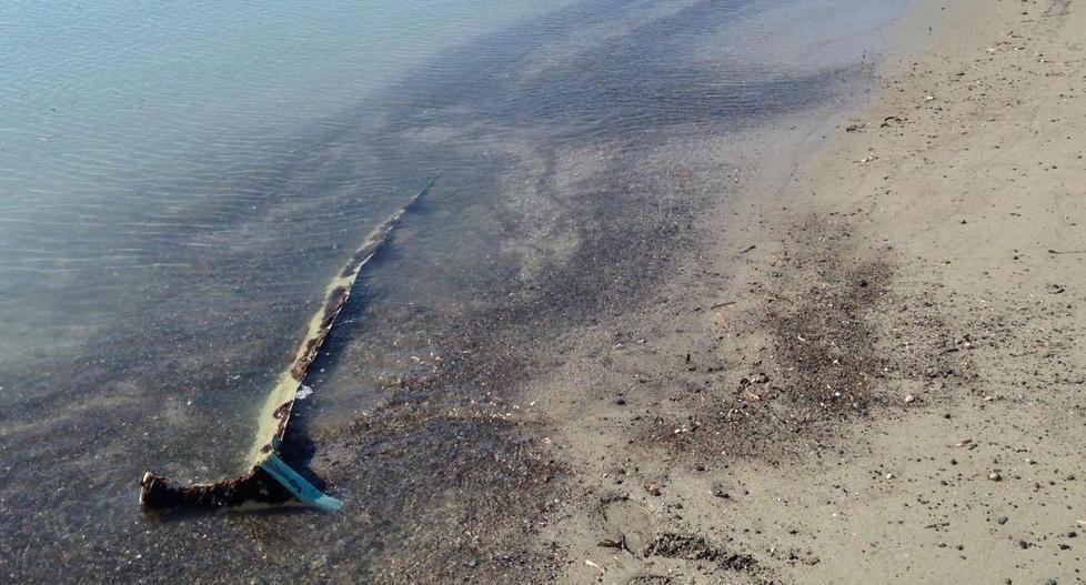 Divano dentro le dune oggi i lavori di rimozione 