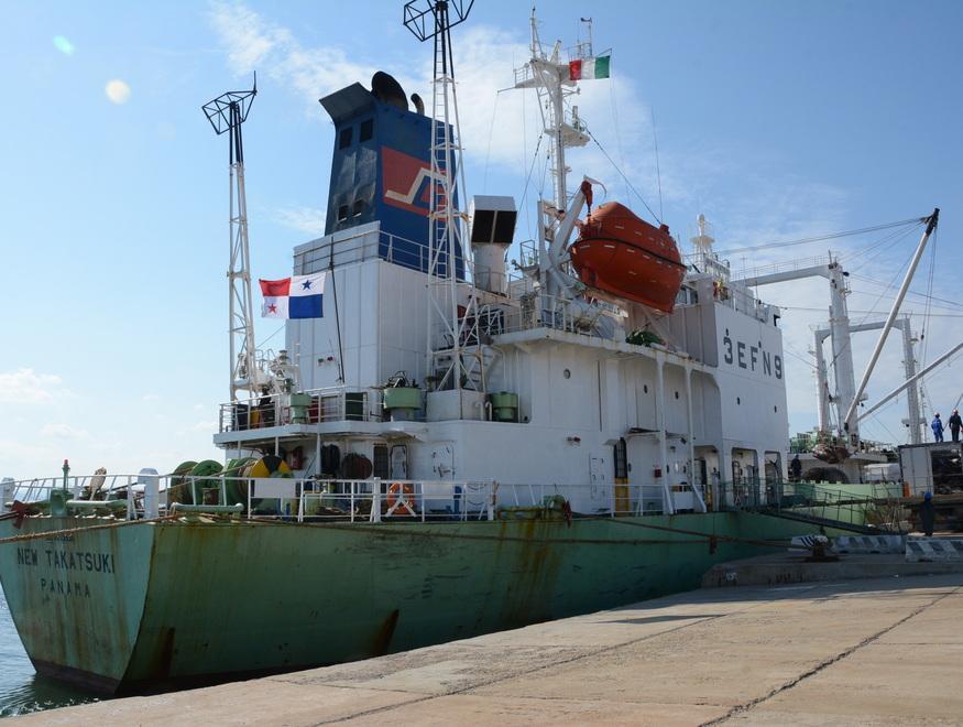 Arriva la nave dei tonni, ma è un’odissea 