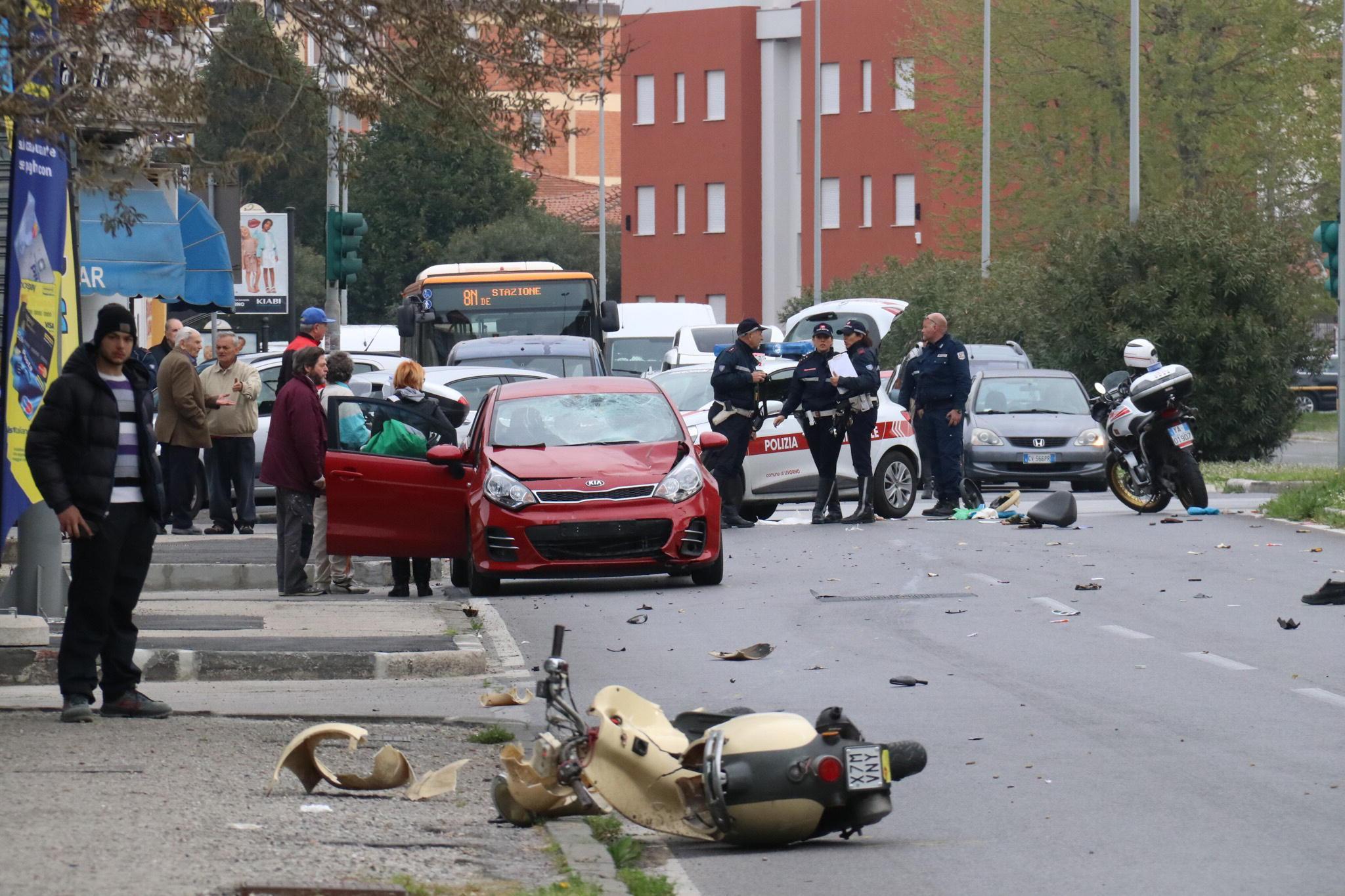 Auto contro scooter: muore un uomo di 78 anni