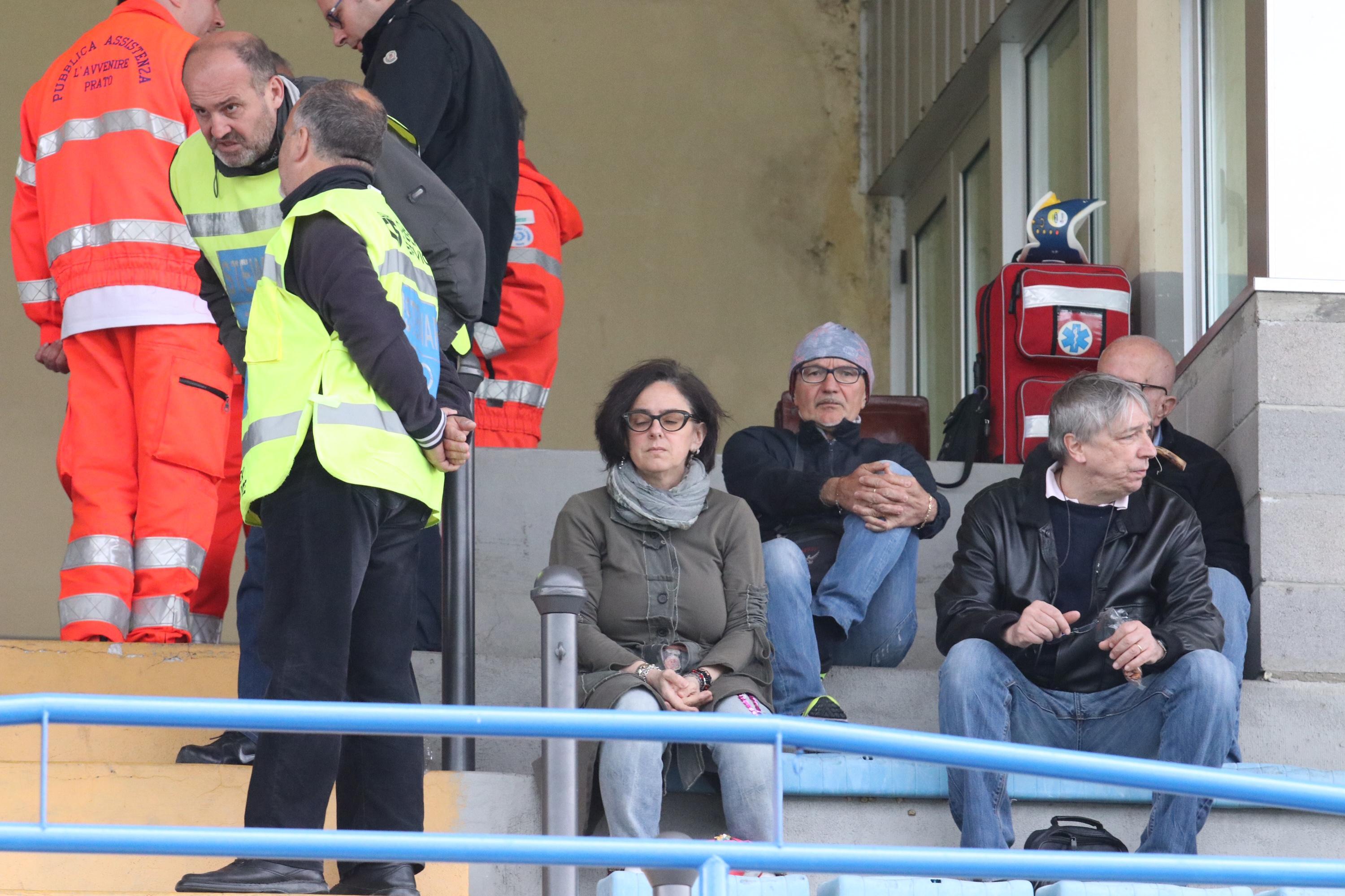 I quattro tifosi dell'Olbia in tribuna allo stadio Lungobisenzio