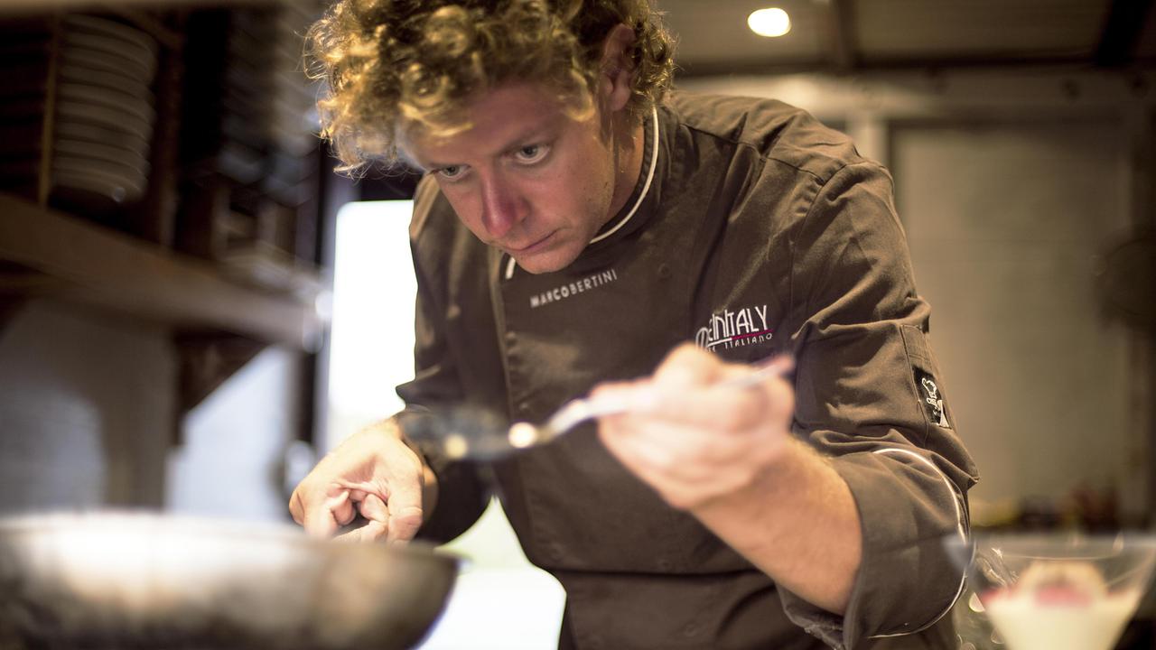 Marco Bertini al lavoro sulla barca ristorante