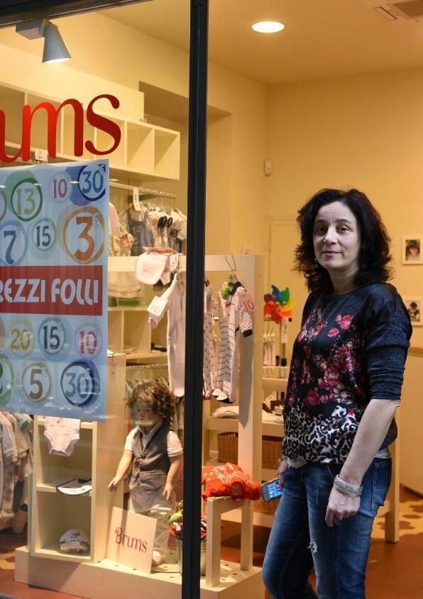 Lo sfogo di una negoziante: «Nessuno viene in centro, chiudo»  