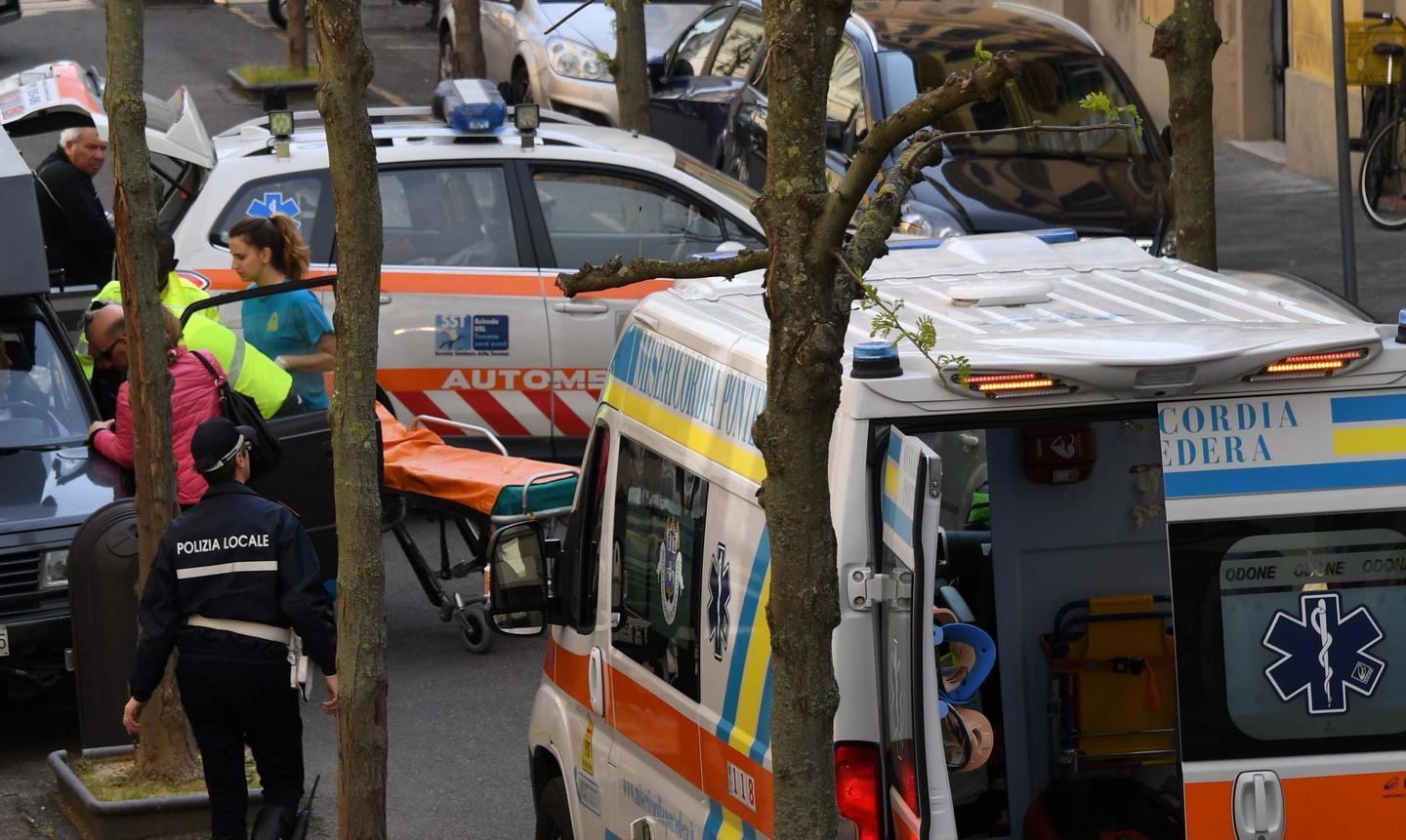 Colto da malore mentre è al volante