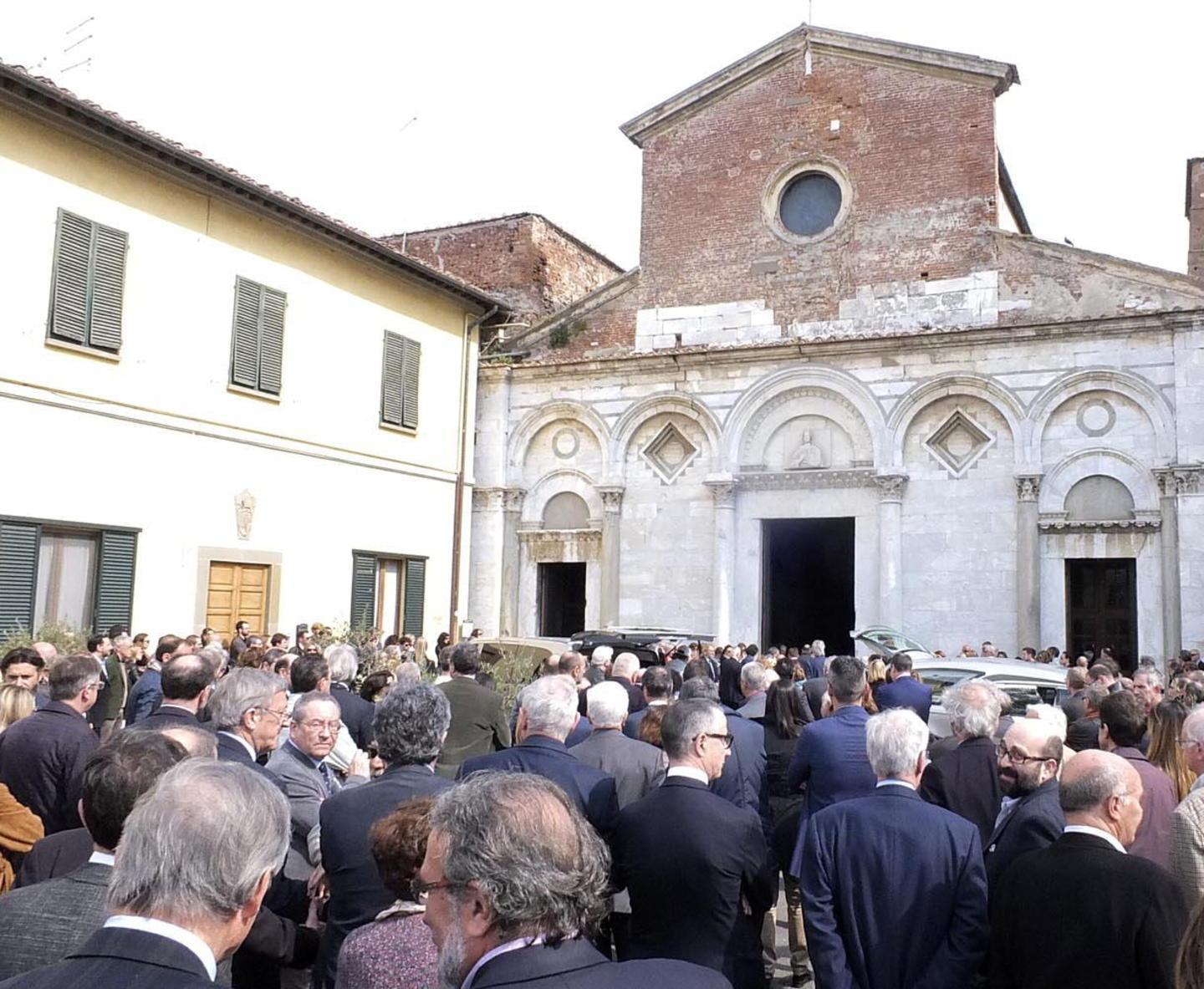 In tantissimi in San Michele per dire addio a Lisanti