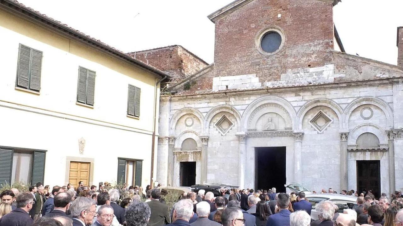 In tantissimi in San Michele per dire addio a Lisanti