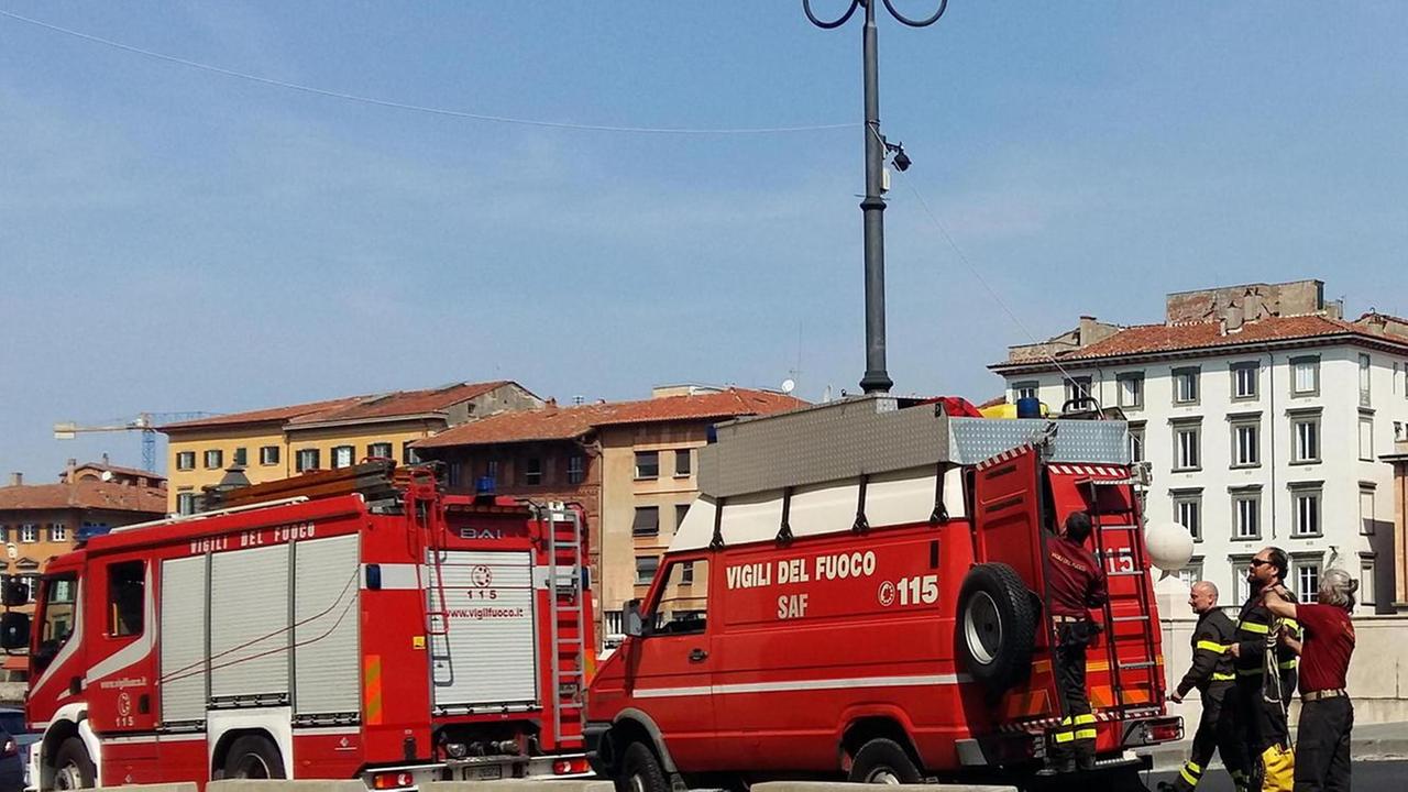 Papà disperato minaccia il suicidio