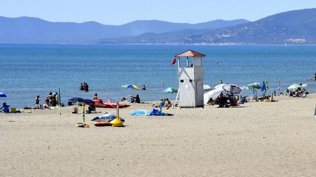 Domenica tutti a pulire la spiaggia