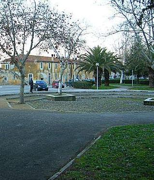 Parcheggi da trovare, strade da sistemare