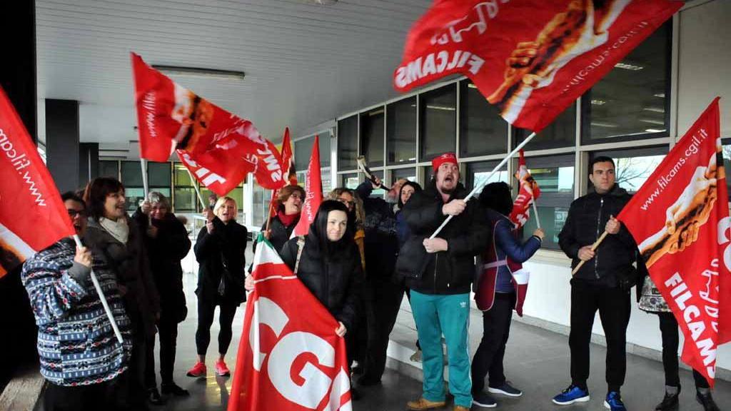 Finisce oggi il sit in alle Poste contro le privatizzazioni