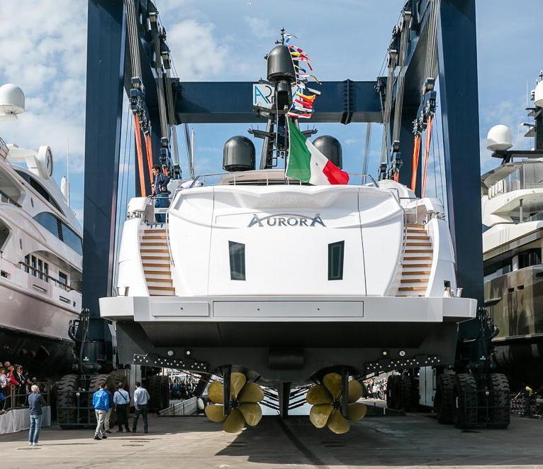 Super yacht come regalo per i 18 anni