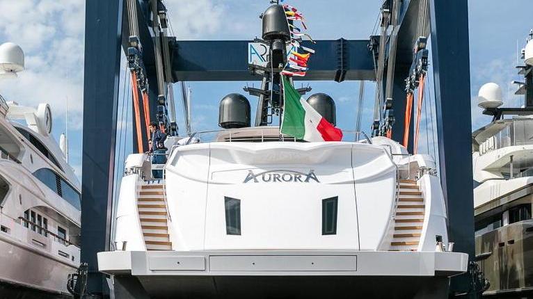 Super yacht come regalo per i 18 anni