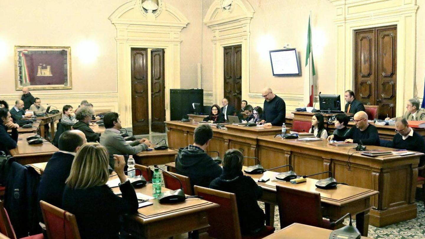 Con i contrassegni Ztl e Zsc gratis (forse) nei posteggi blu  