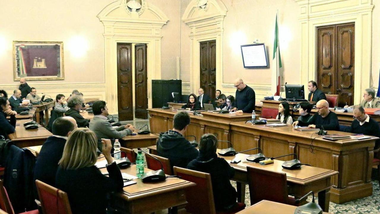 Con i contrassegni Ztl e Zsc gratis (forse) nei posteggi blu