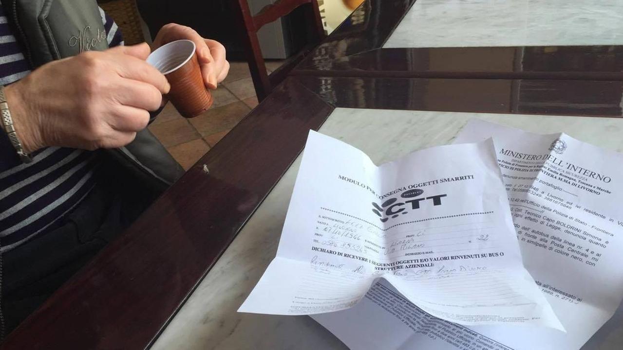 Derubato della pensione sull'autobus: «Ora non so come sopravvivere, aiuto»