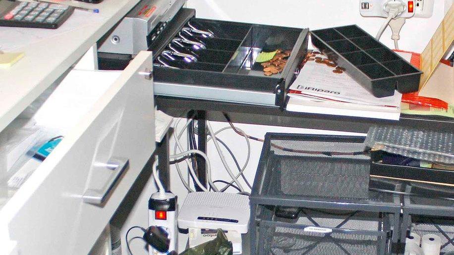 Rubati i telefoni in riparazione