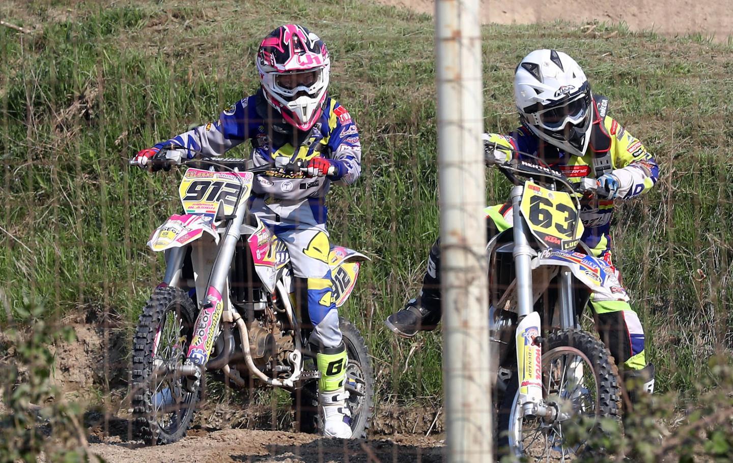 Paura sulla pista di cross Ragazzino cade in moto 