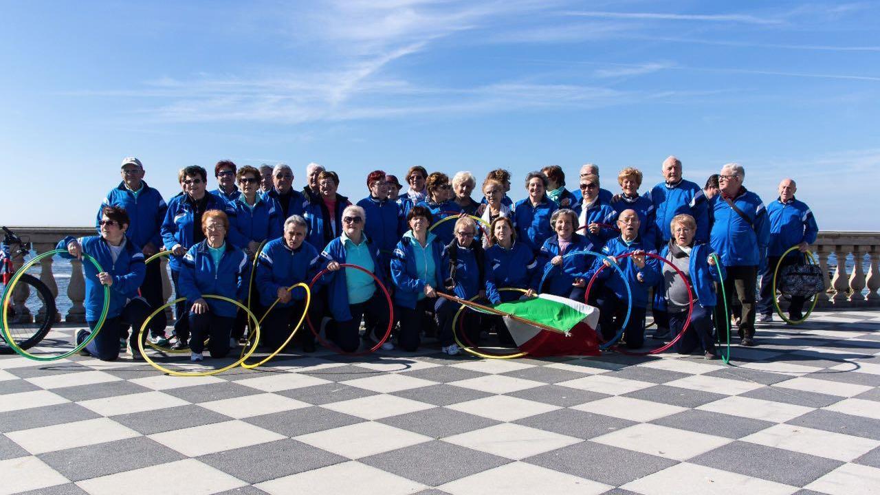 Gli atleti della Nuova età Uisp di Prato sulla Terrazza Mascagni a LIvorno