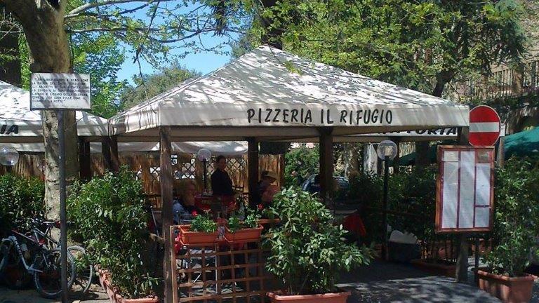 Il Comune riduce i gazebo e i ristoratori si arrabbiano