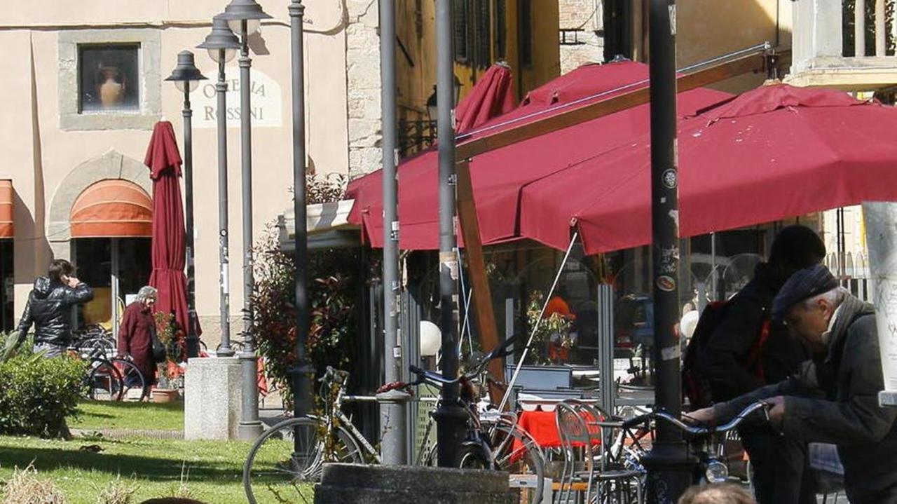 Piazza Dante si riscatta dai menù alla musica sulla scia di Fior di città