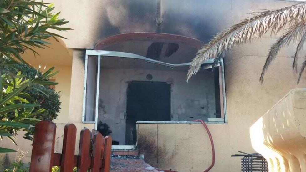 Villetta disabitata distrutta da un incendio
