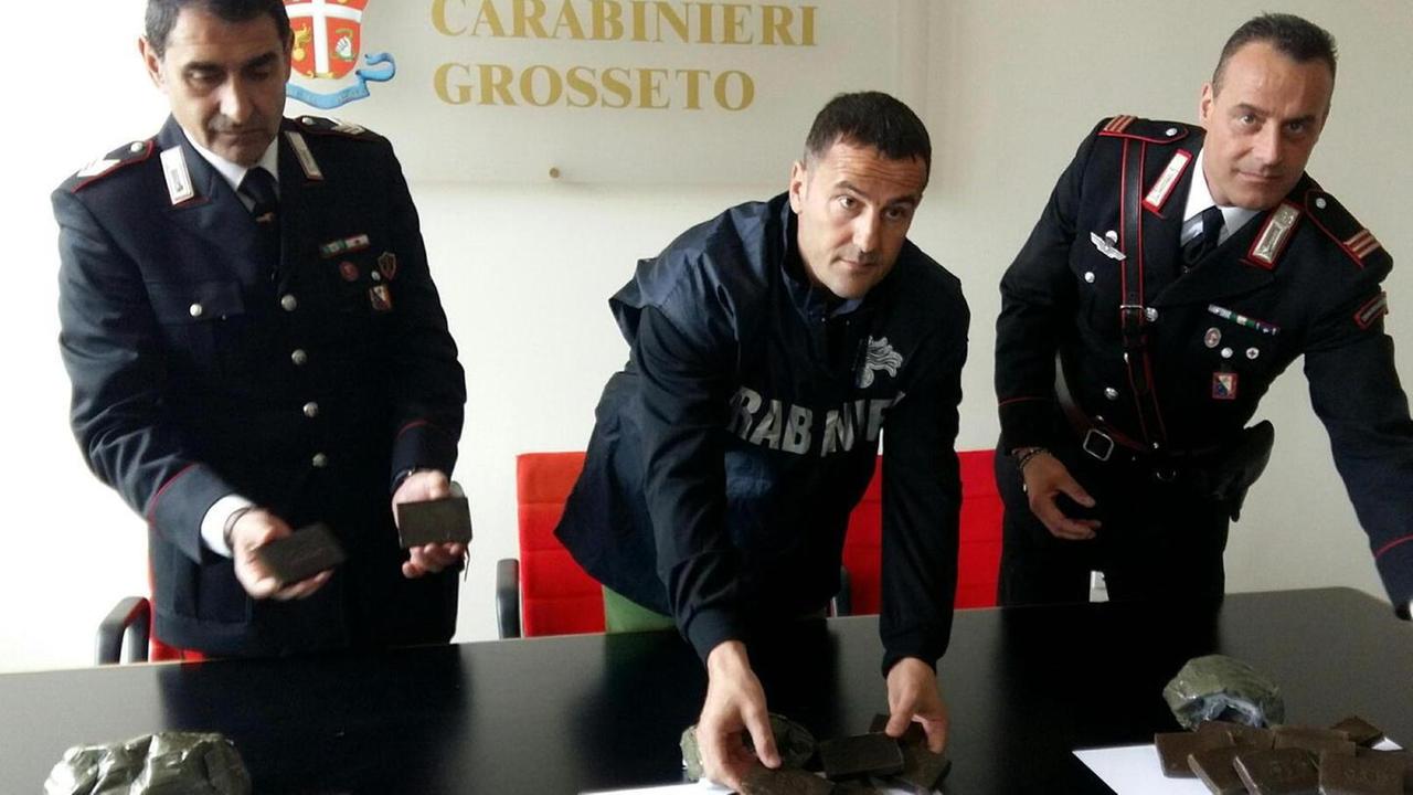 Tre chili di hashish nascosti nel sottoscala