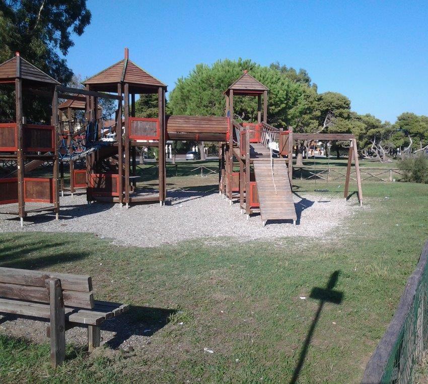 Parchi giochi malridotti parte la manutenzione 