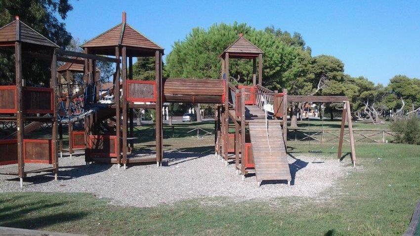 Parchi giochi malridotti parte la manutenzione