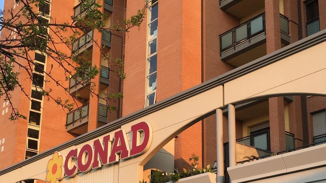 Riapre il Conad dato alle fiamme