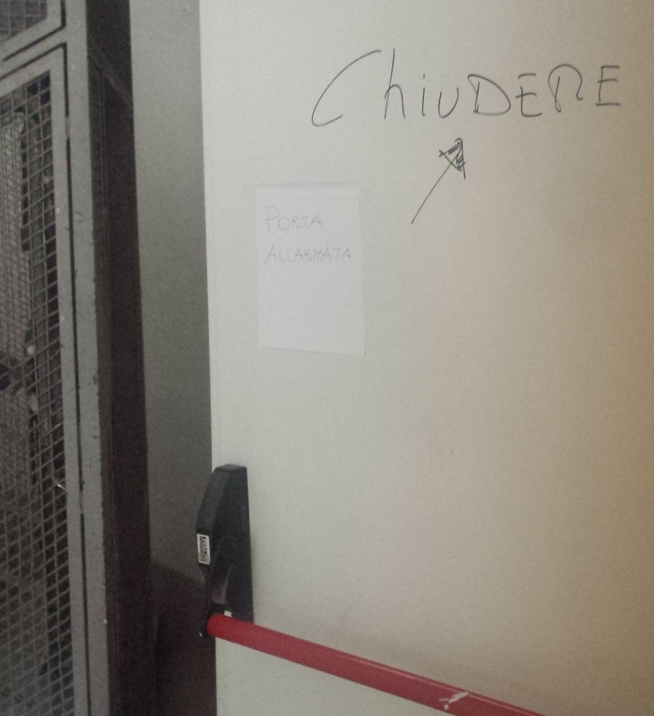 Porte e cancelli vanno chiusi