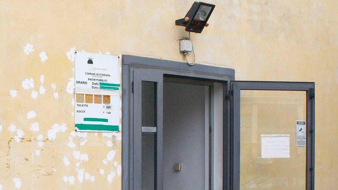 Bagni pubblici, eterno problema