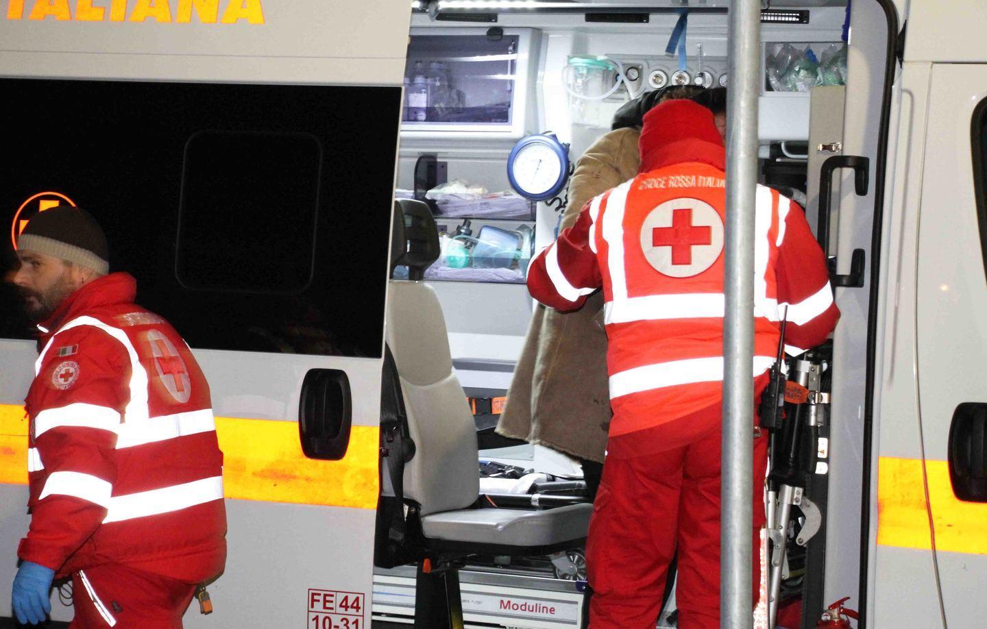 Lite tra due clienti nel discount Uno resta ferito