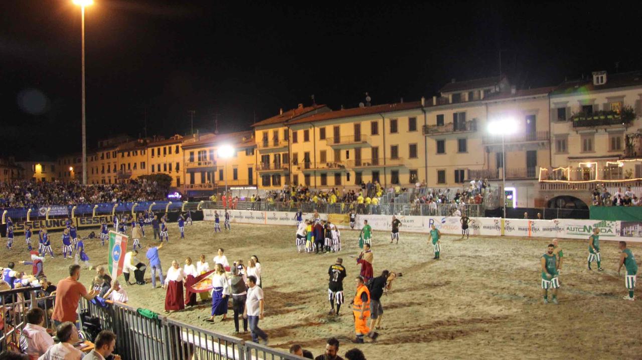 L'arena della Palla Grossa in piazza Mercatale (foto Batavia)