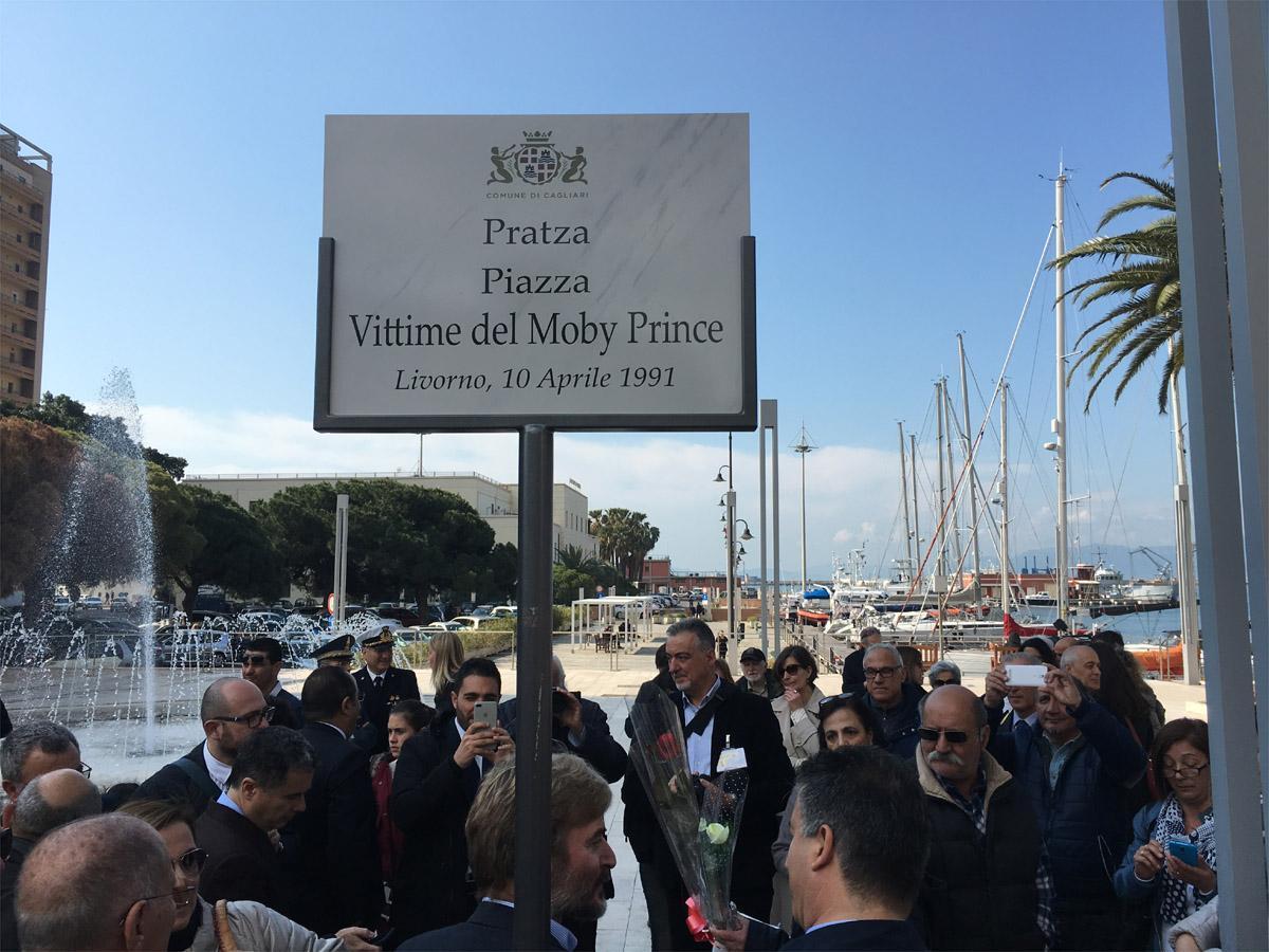 L'inaugurazione della piazza dedicata alle vittime del Moby Prince