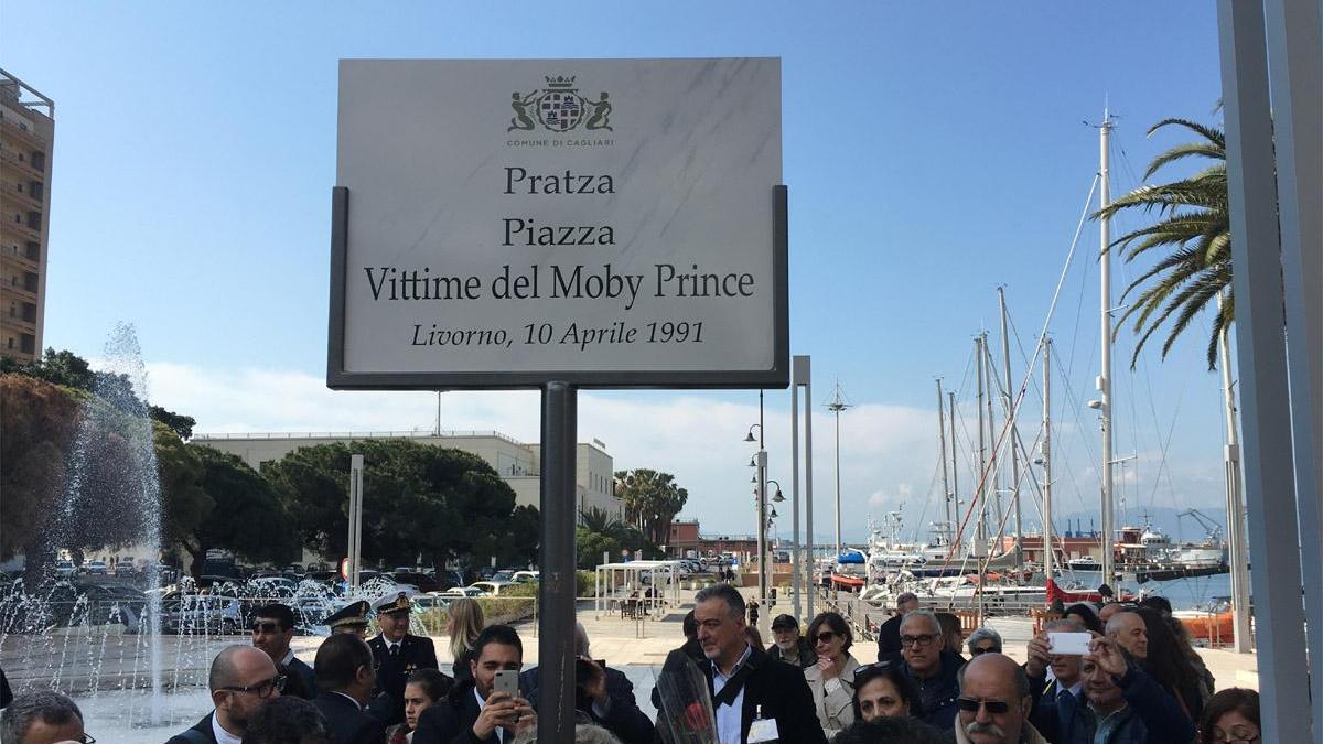 L'inaugurazione della piazza dedicata alle vittime del Moby Prince