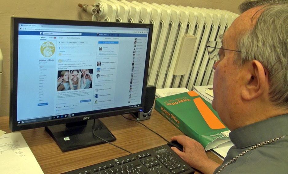 Il vescovo Franco Agostinelli "a lezione" di Facebook