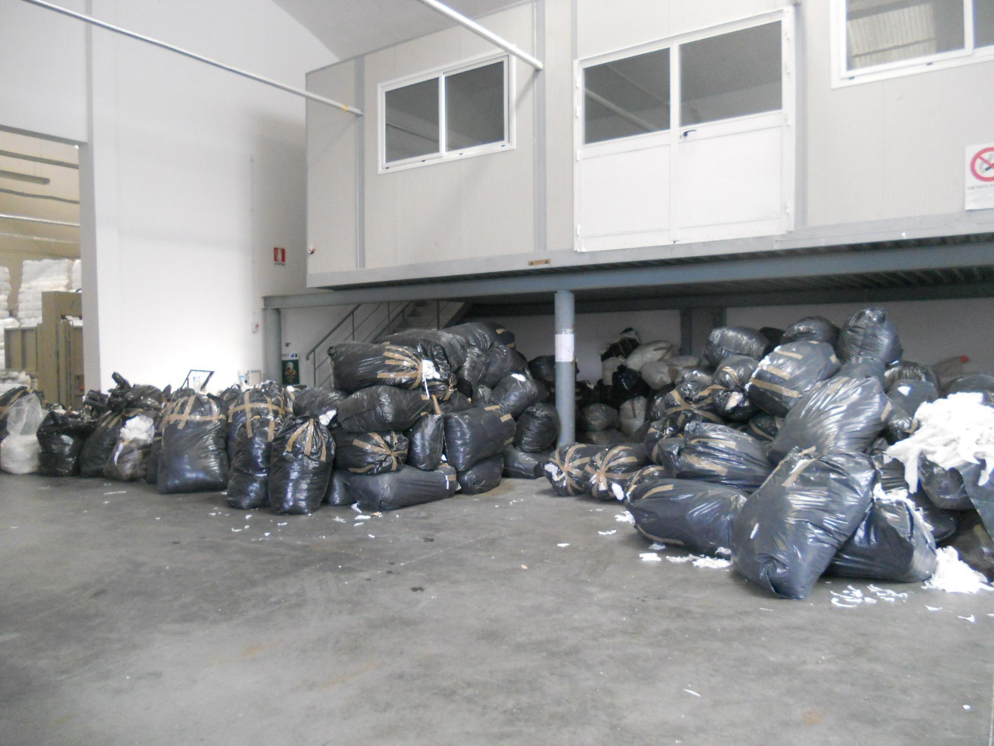 Il capannone sequestrato dalla Municipale in via Dino Campana