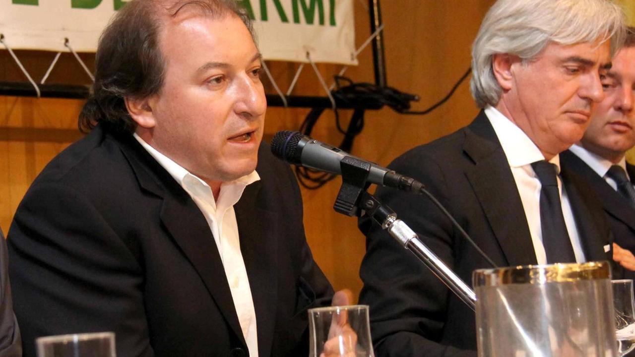 A sinistra David Lucii del Movimento 5 Stelle