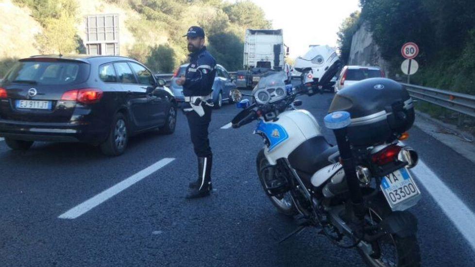 Sassari, fiammata dal motore: paura sul pullman dell’Arst
