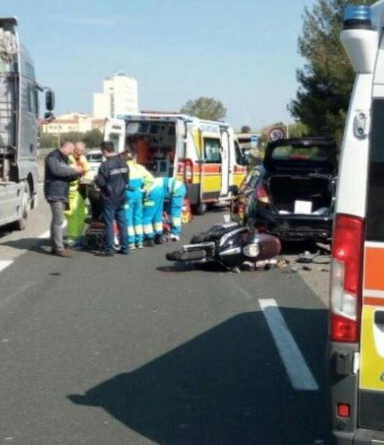 Scooter contro auto, muore dentista  