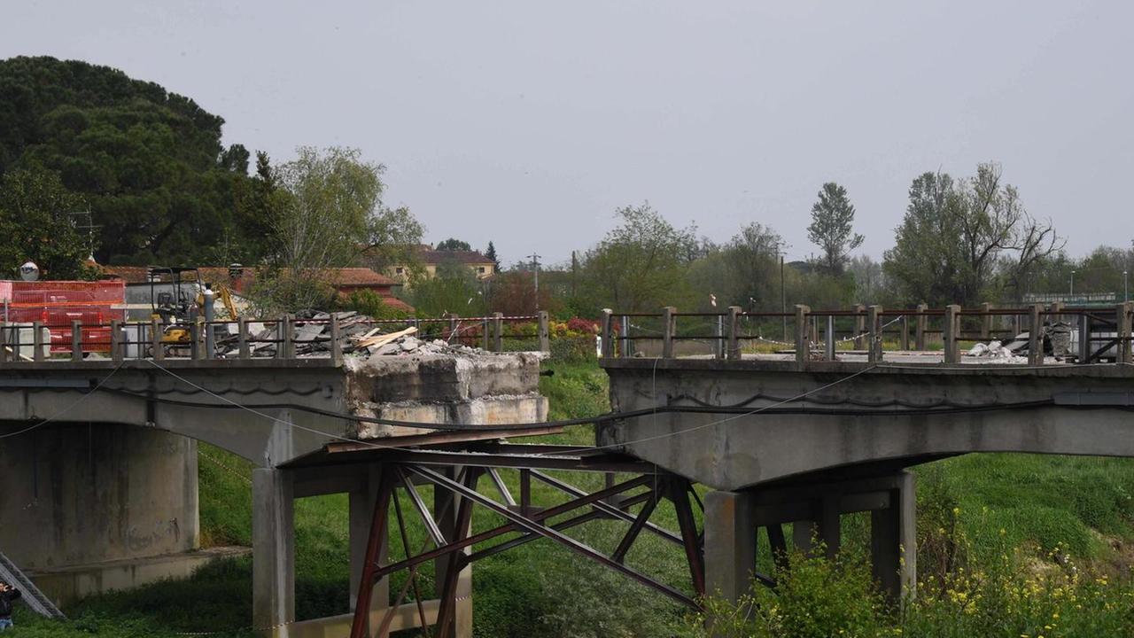 Il ponte di Cascine riaprirà in due giorni