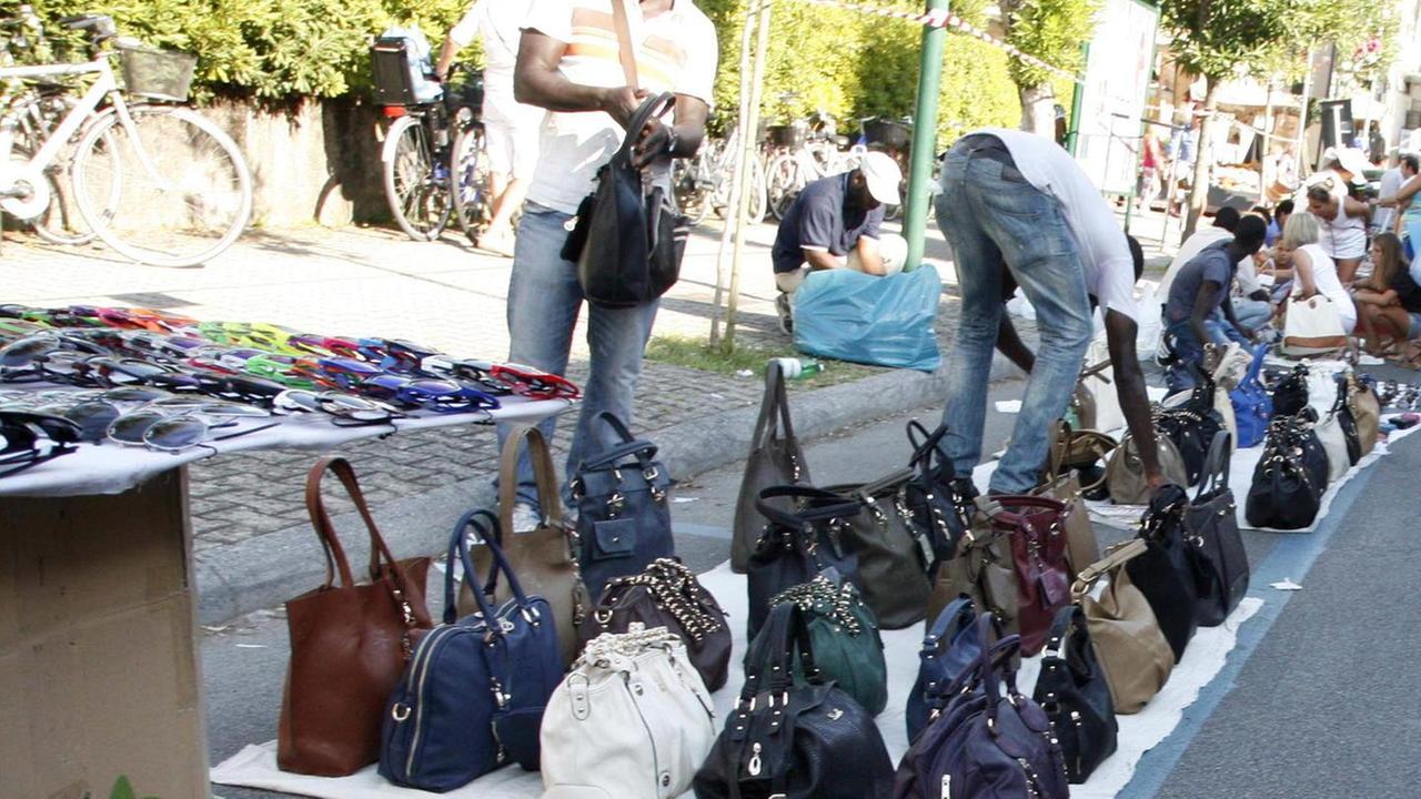 Alt al commercio abusivo in arrivo nuovi vigili