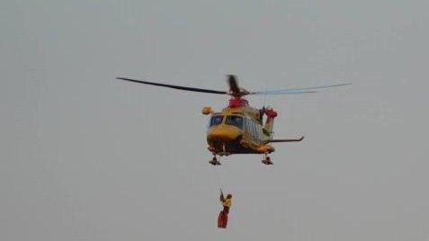 Cade nella sua oliveta recuperato con l’elisoccorso