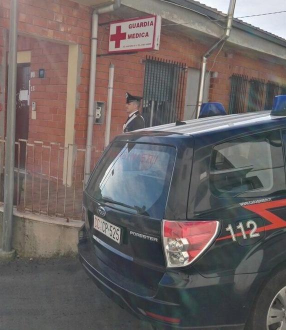 Armati e mascherati rapinano il vigilante e la guardia medica 