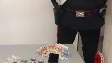 Hashish scoperto nel baule, una denuncia