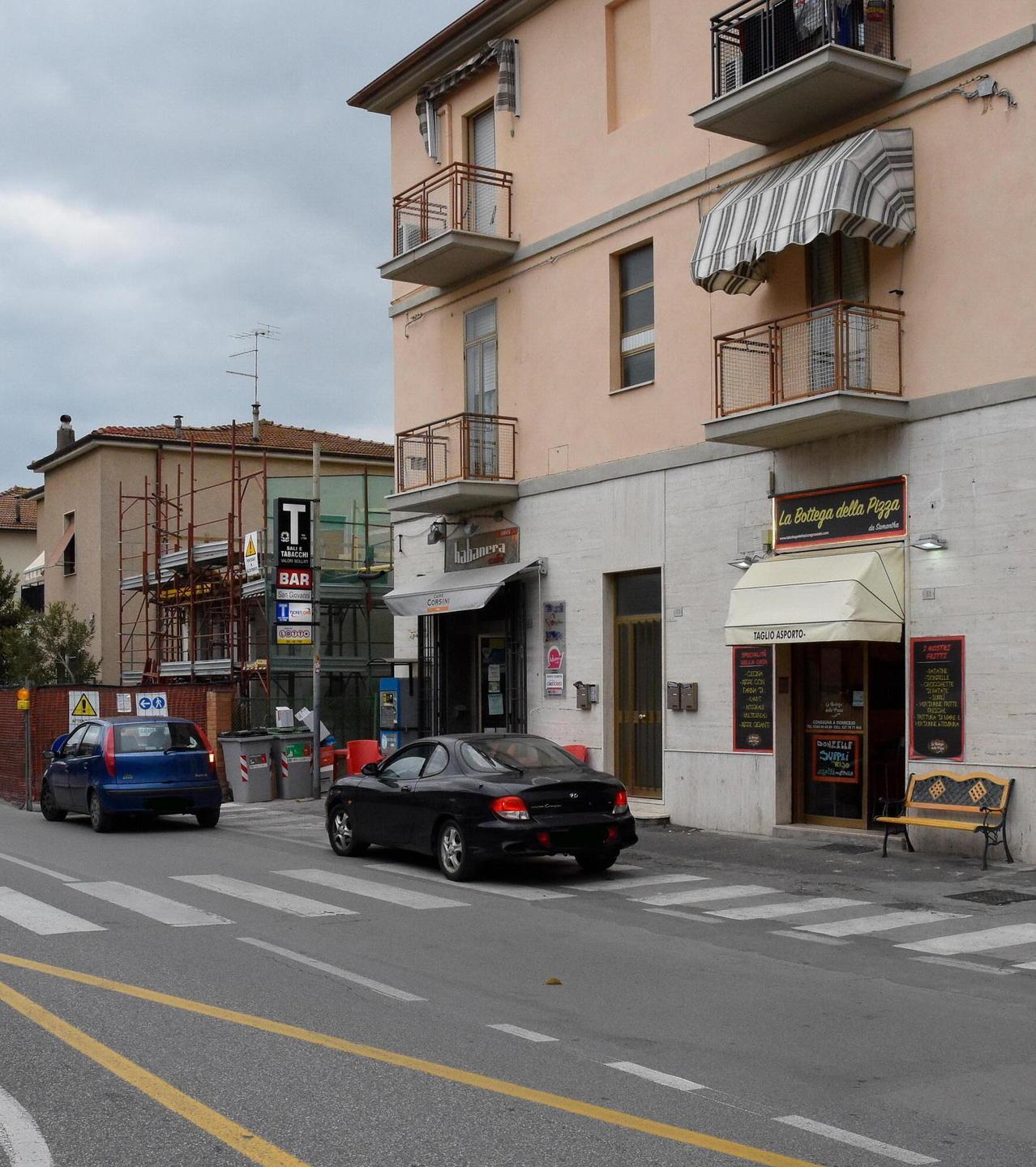 Ladri vandali spaccano i vetri a due auto 