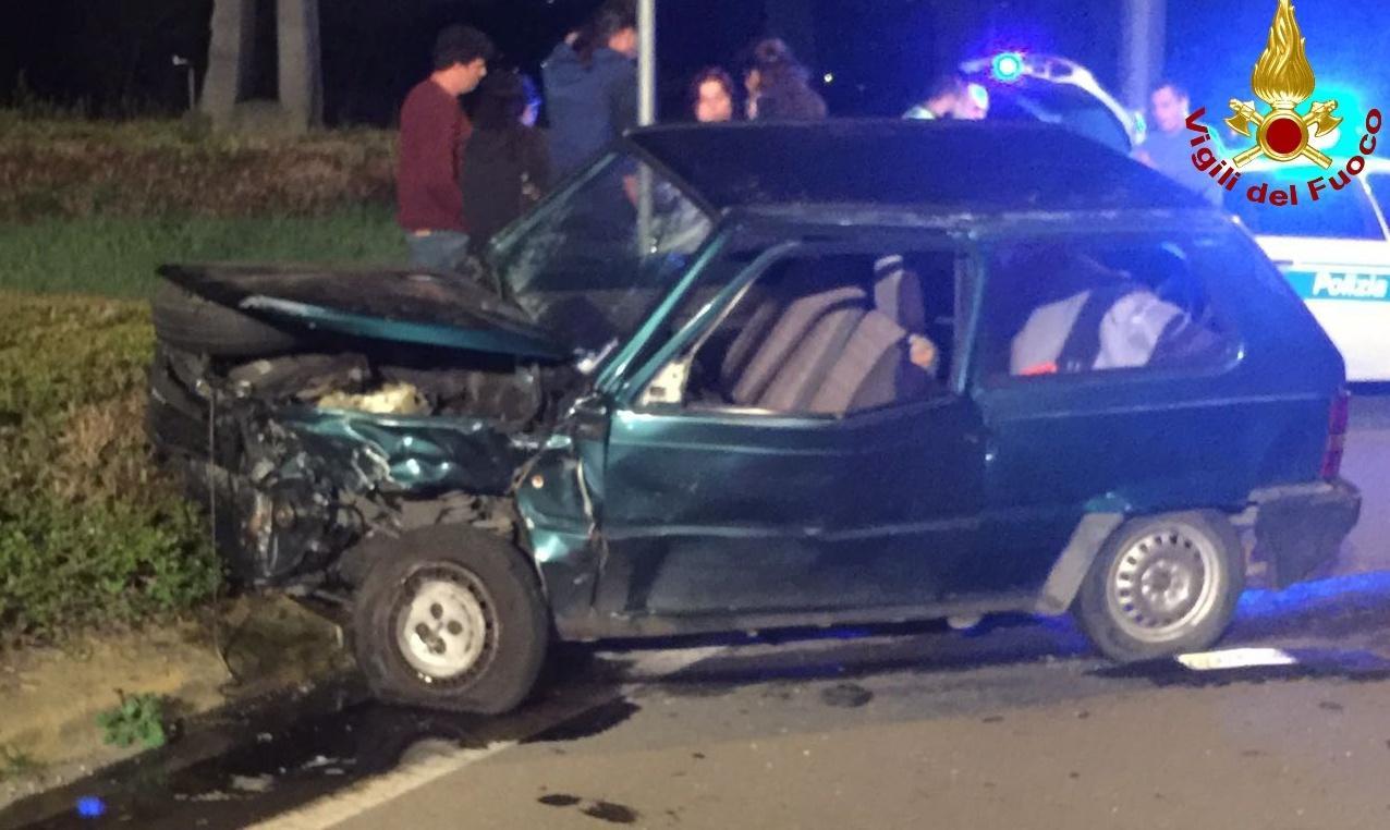 Schianto sulla tangenziale: auto distrutte e 76enne grave