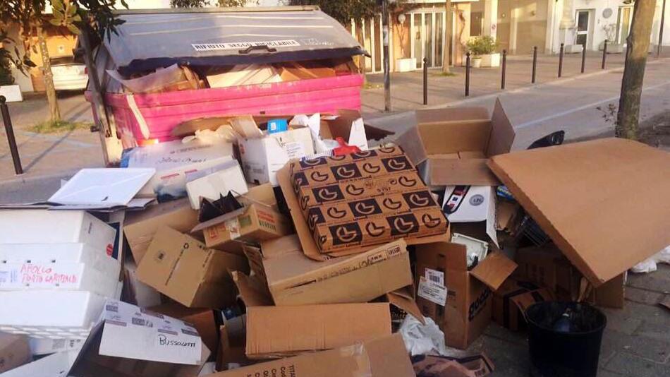 Rifiuti in strada, scatta la multa